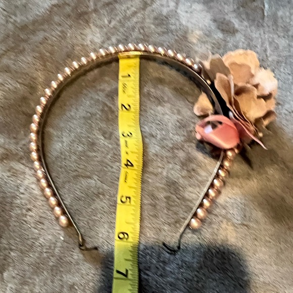 Cara New York dusty pink pearl headband with flower - Picture 5 of 6